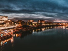 Aussicht auf die Elbe und Dresden bei Dämmerung